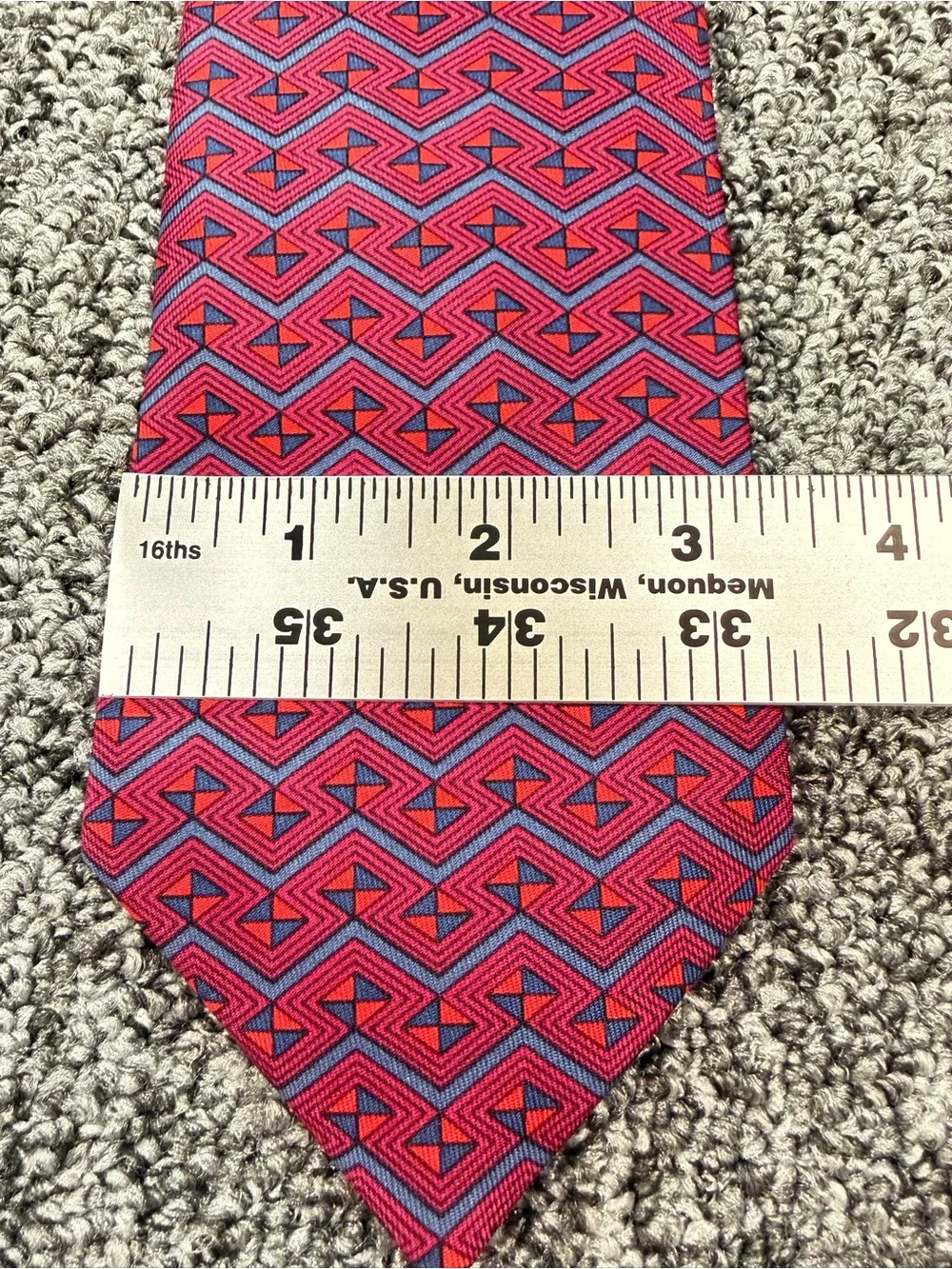 HERMÈS 100% Silk Red/Blue Geometric Pointed Tie Logo Accent Made in France